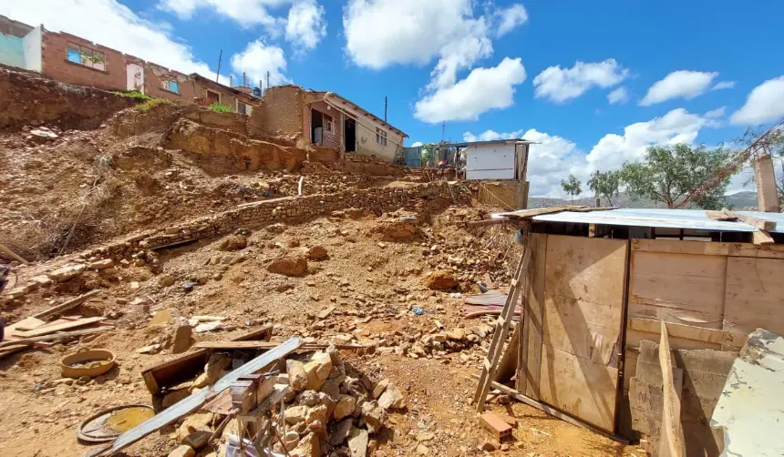 Cochabamba: Lluvias empeoran deslizamientos en medio de escombros de casas colapsadas