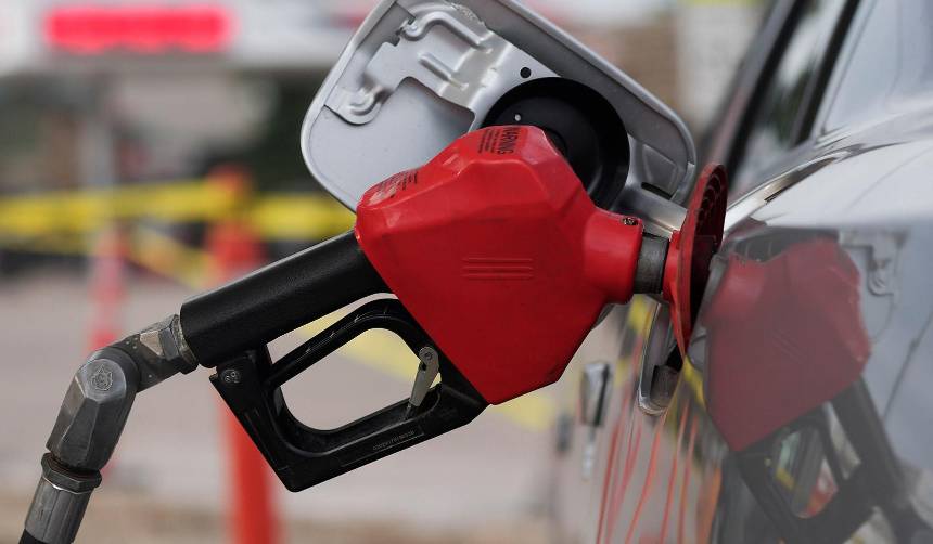 Gobierno y una federación de choferes de La Paz acuerdan levantar el bloqueo de placas para el carguío de combustible