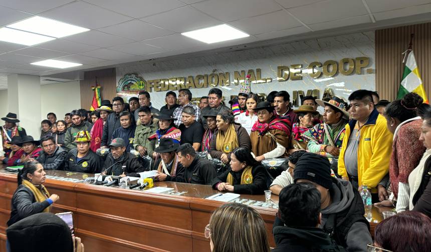 La Paz: Un dirigente campesino pide al Gobierno replegar a policías y militares de los puntos de bloqueo 
