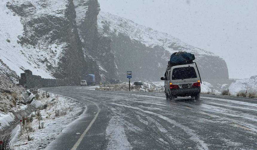 ABC suspende transitabilidad en tramos de tres departamentos y pide precaución en otras vías ante intensa nevada