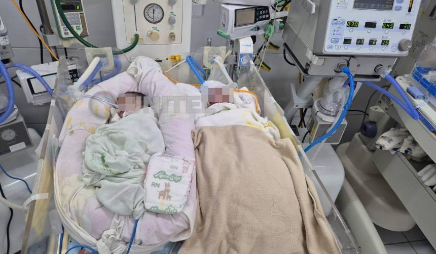 Bebés en un sofá: Denuncian saturación en sala de recién nacidos de la maternidad cruceño