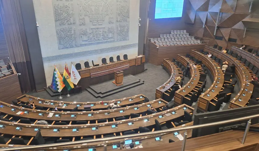 Debido al bloqueo del transporte en La Paz, la sesión del pleno del Legislativo para elegir vocales se suspende hasta las 11:30