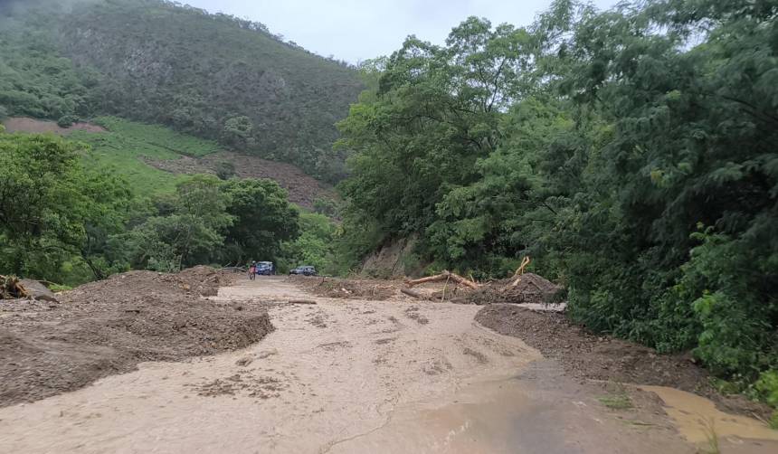 60 camiones no pueden llevar la producción de los valles cruceños a los mercados ante afectación por lluvias
