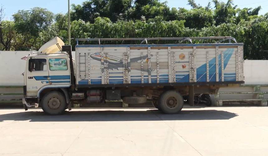 Cochabamba: Aprehenden al conductor de un camión por cargar de manera irregular 3.000 litros de diésel 