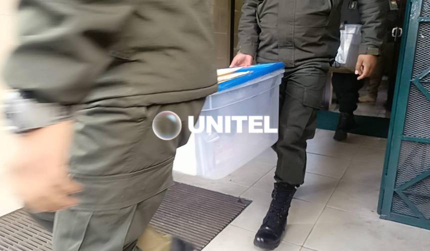 Secuestran dinero en efectivo, computadoras y otros objetos en allanamiento a domicilio del exprsidente Arce