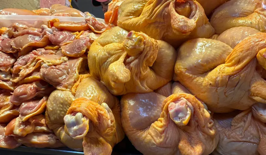 ¿Subió el precio del kilo de pollo en La Paz? Esto dicen los comerciantes de dos mercados