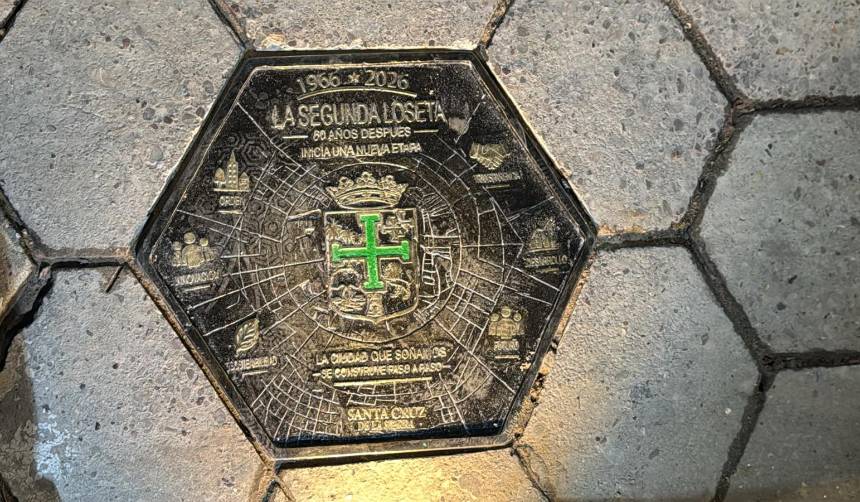 Homenaje a un hito cruceño: Alcaldía coloca la “segunda loseta” de la historia como símbolo de la modernidad