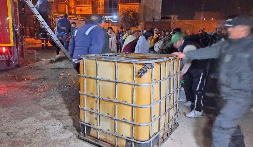 Al menos 10.000 litros de diésel estaban almacenados ilegalmente en un taller de chapería que se incendió