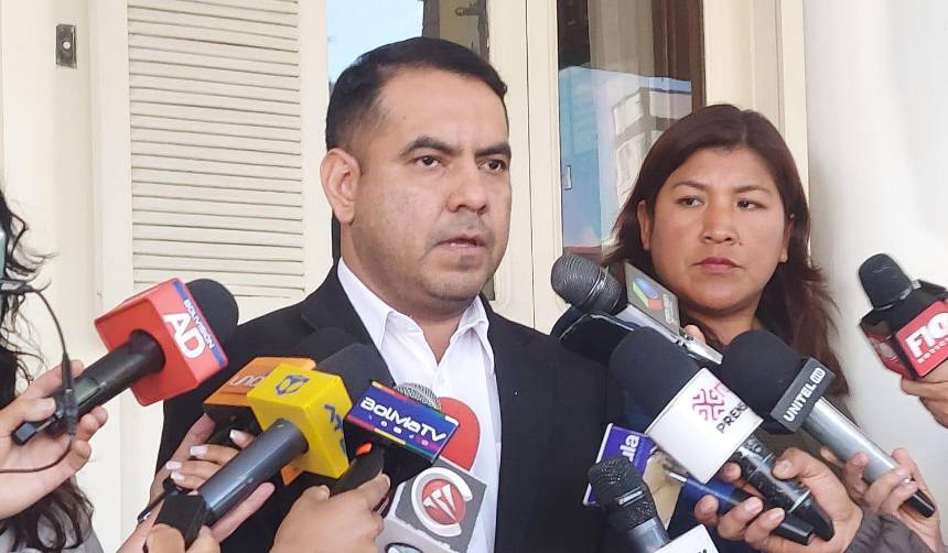 “Si no hay garantías para el proceso electoral, es mejor irse”, señala vocal del TSE ante acciones legales
