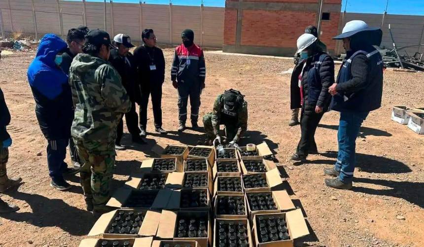 Hallan casi dos toneladas de cocaína líquida camuflada en botellas de vinagre en localidad fronteriza con Chile