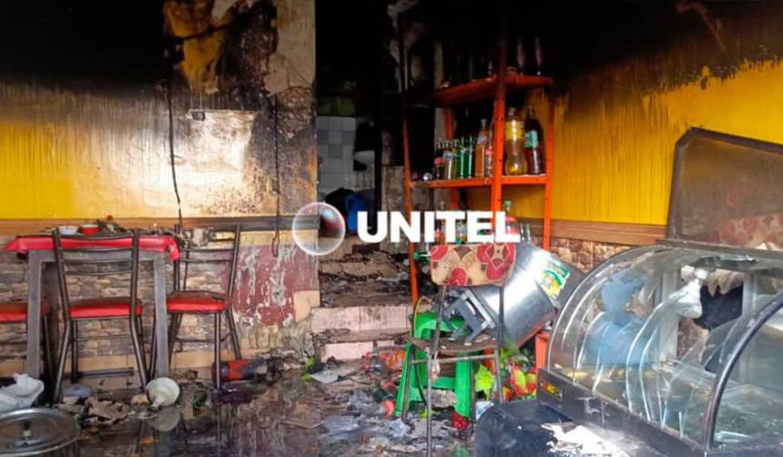 Incendio consume un negocio de comidas en La Paz; bomberos presumen que hubo una “mala conexión” de una garrafa