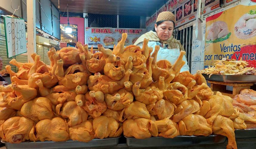 El precio del kilo de pollo sube tres veces en menos de 48 horas en mercados de Cochabamba