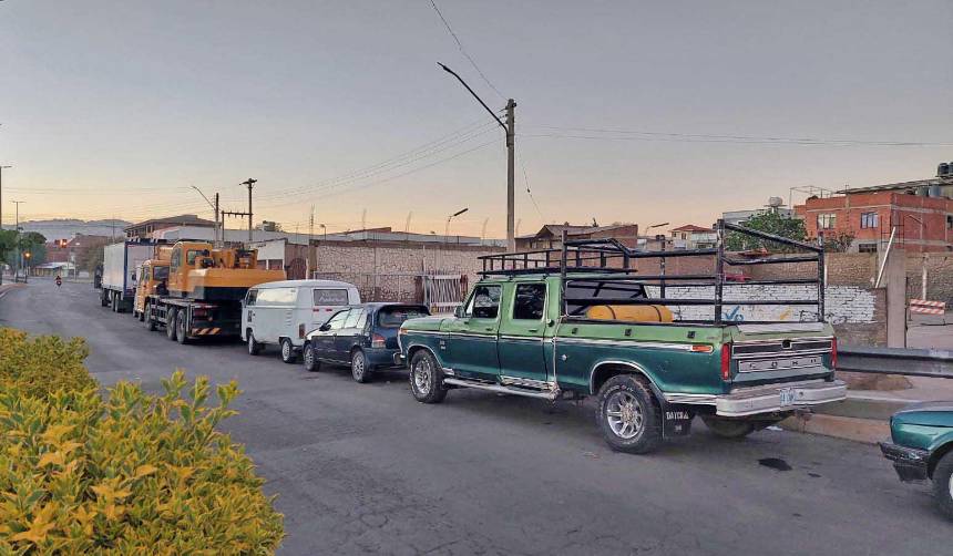 Pese a los compromisos, las filas en busca de combustible no cesan en el territorio nacional