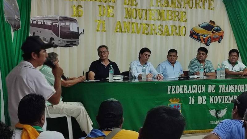 Esta es la reunión que sostiene el transporte federado con el ministro Mauricio Zamora