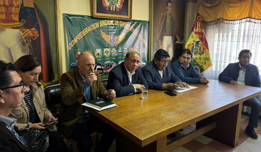ATT y la Confederación de choferes reinstalan diálogo para tratar nuevas tarifas del transporte