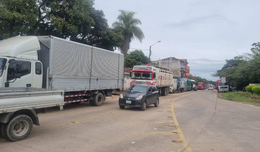 Analistas: La subvención a los combustibles es insostenible y mantiene las filas en surtidores 