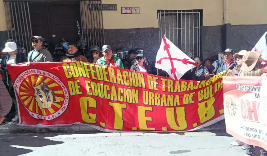 Gobierno y maestros sellan acuerdo y se levantan las medidas de presión del sector