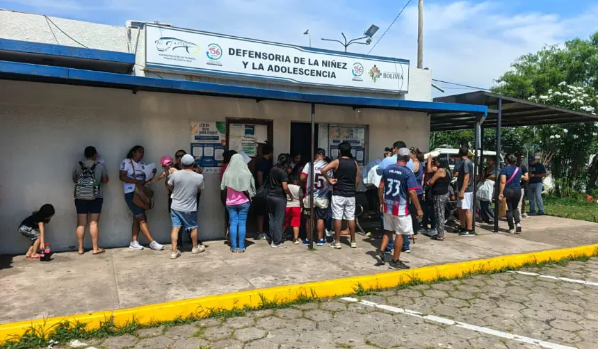 Aumenta la demanda de pasajes en las terminales de buses por las vacaciones escolares en Bolivia