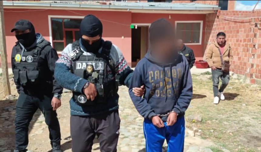 Con pollera y aguayo, así operaba un hombre que se vestía de mujer para robar en La Paz