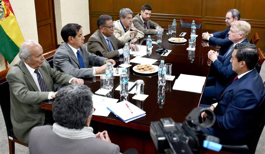 Bolivia coordina con la OEA una misión civil de policías para prevenir conflictos