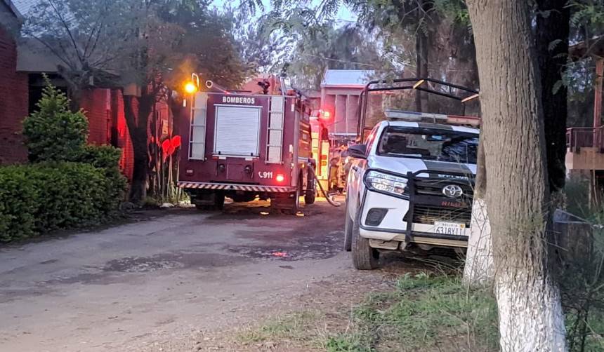 Voraz incendio en la Facultad de Agronomía de la UMSS moviliza a equipos de Bomberos
