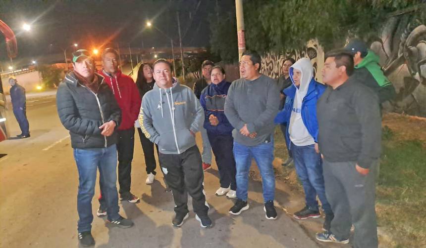 Cerca de 200 maestros parten desde Cochabamba para sumarse a las movilizaciones del Magisterio en La Paz