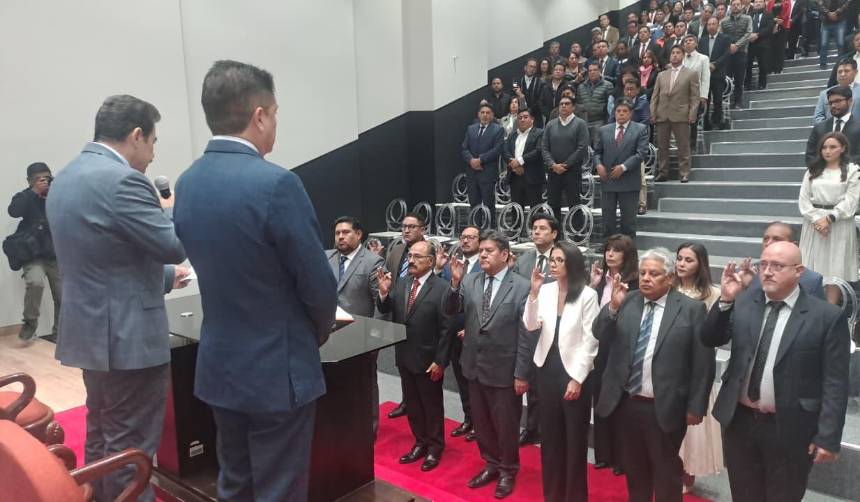 Cochabamba: Manfred posesiona a 12 secretarios y ratifica a Mauricio Muñoz y Anibal Cruz