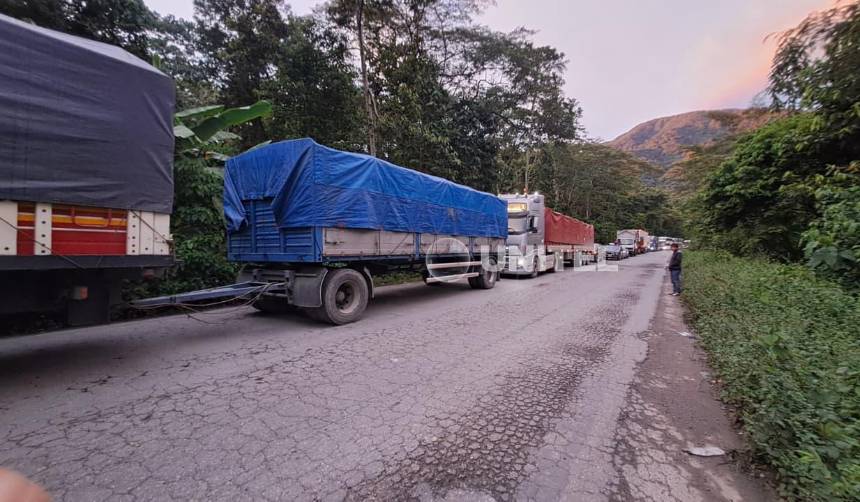 Nuevo deslizamiento en el sector de El Sillar provoca congestionamiento vehicular