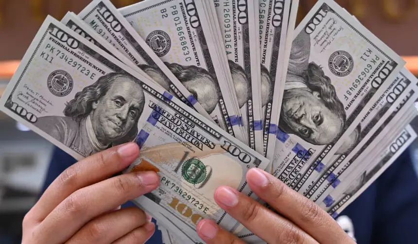 Recibió por error una transferencia de $us 170.000 de su trabajo y la justicia lo absolvió sin devolver el dinero