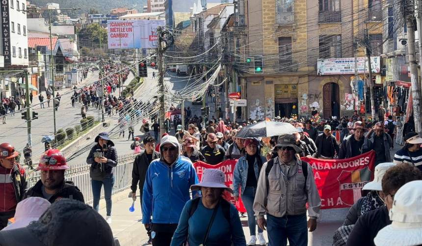 Marcha de la COB recorrió las calles paceñas y concluyó sin enfrentamientos