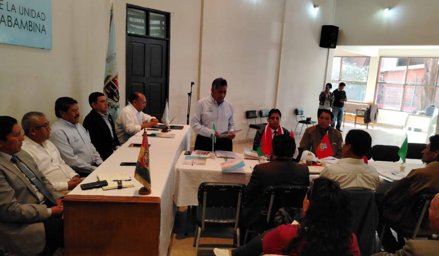 Representantes cívicos del país se reúnen en Cochabamba para analizar la segunda vuelta de las elecciones y el pacto fiscal