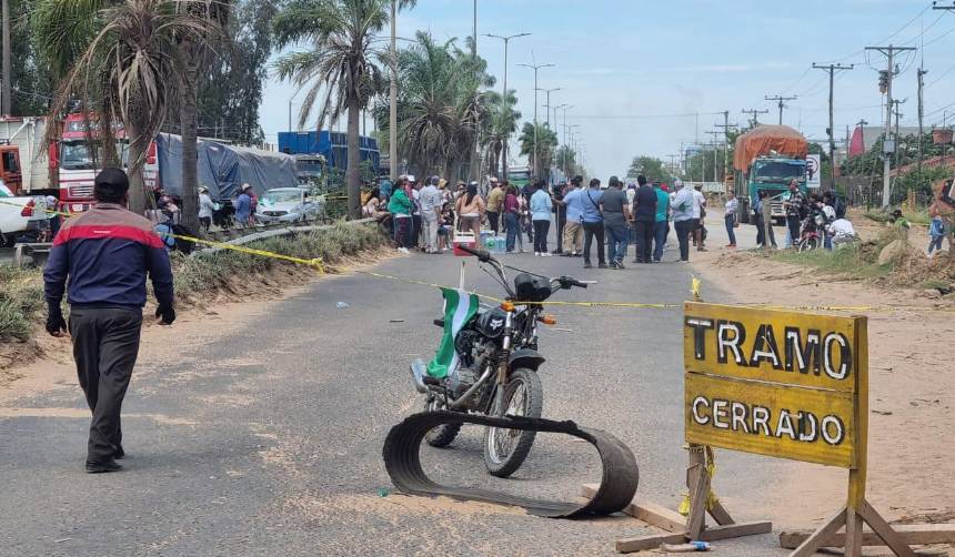 Levantan el bloqueo en la ruta al norte cruceño tras compromiso de la Gobernación para construir defensivos en Colpa Bélgica