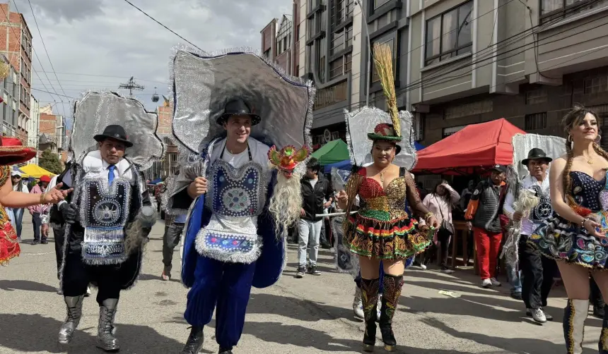 Juan Pablo Velasco participó de la entrada folclórica en El Alto a invitación de la Fraternidad del Transporte Pesado
