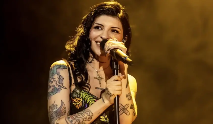 Cazzu causa furor con su tema ‘Bounce’ en el arranque de su gira por EEUU