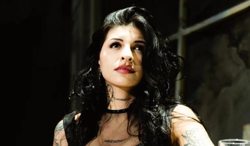 Cazzu desata polémica por supuesta burla a Ángela Aguilar antes de cantar ‘Con Otra’