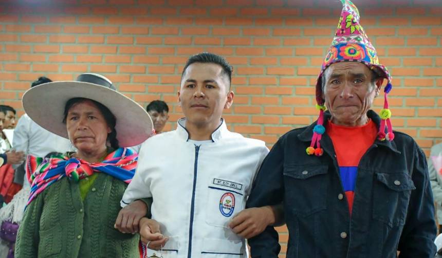 Un orgullo familiar: La foto que emocionó en las redes sociales
