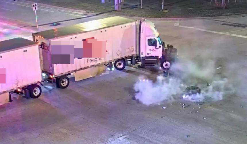 Impactante choque en plena persecución: Sospechoso se estrelló contra un camión 
