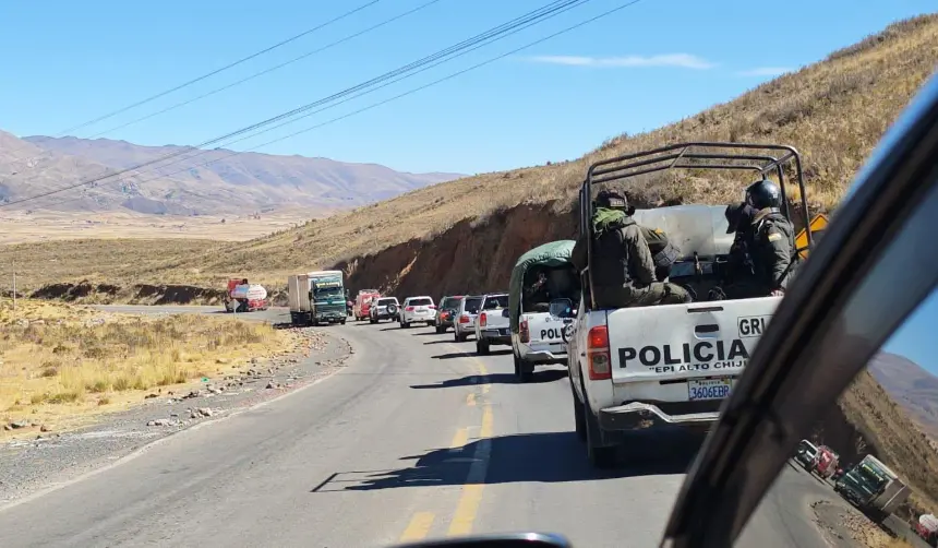 Gobierno señala que la carretera entre Bolivia y Perú está expedita y desplegará efectivos para resguardarla