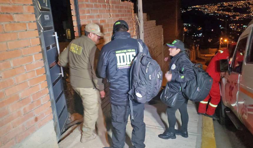 Hallan muerta a una mujer con heridas de arma blanca, presumen que su pareja la atacó y luego atentó contra su vida