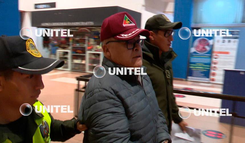 Trasladan a Zúñiga a La Paz: El exjefe militar ratifica su denuncia de “falso golpe” y dice que “los culpables están en las calles”