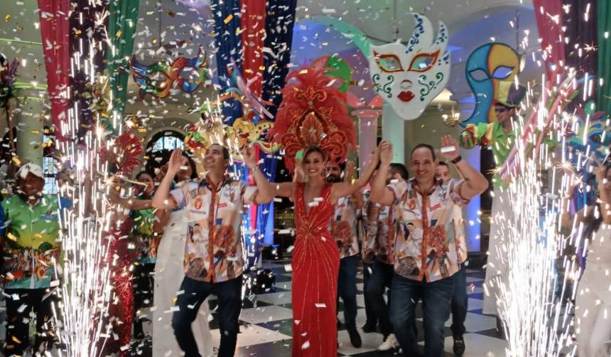 Ana Fabia Cassis, reina del Carnaval 2027, contagia alegría en La Revista 
