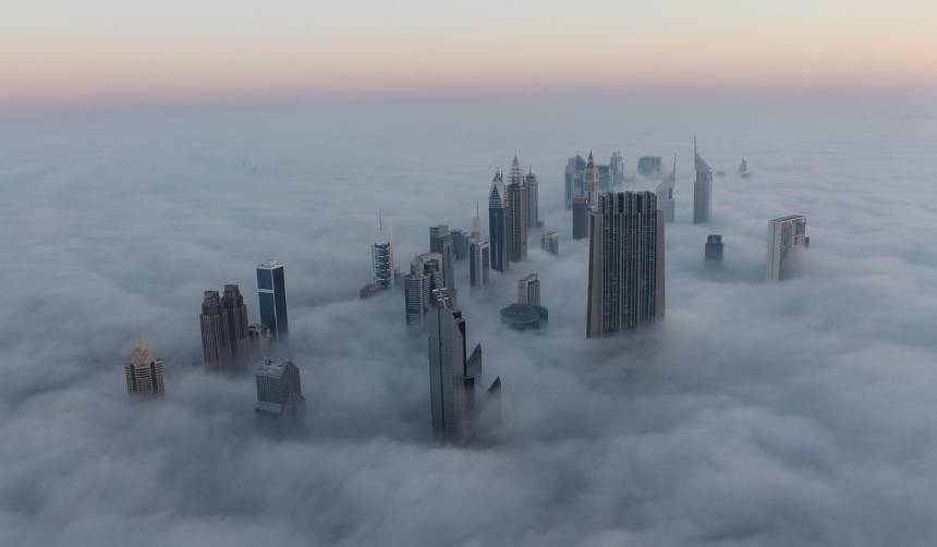 ¡Impresionante! Video muestra a la ciudad Dubái cubierta con neblina