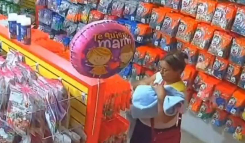 ¡Insólito! Una mujer finge cargar a un bebé para robar en una tienda de decoración 