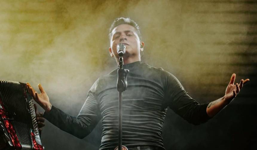 Fans responden a Luis Vega y lo inundan con sugerencias para su disco, ¿qué canción incluirías?