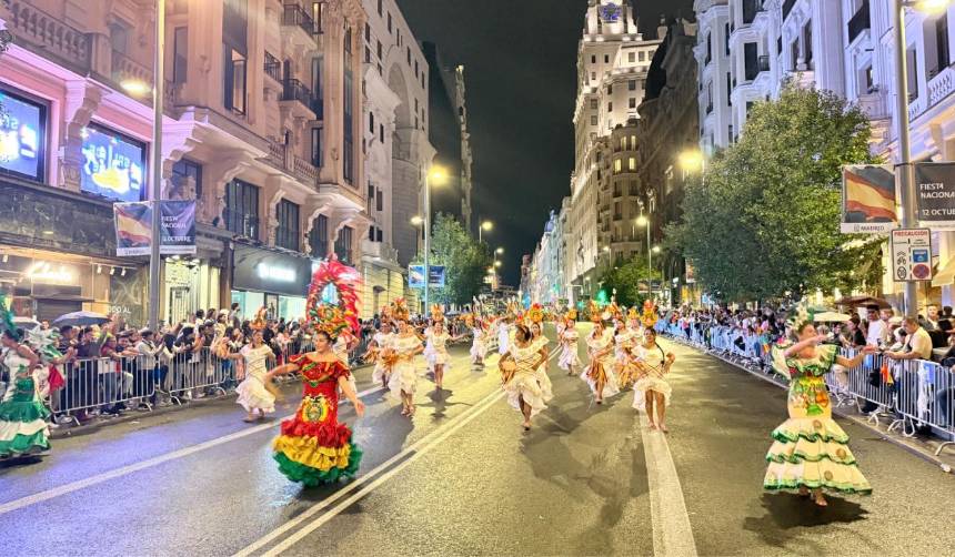 Bolivia deslumbra en Madrid: cruceños participan en la Cabalgata de la Hispanidad