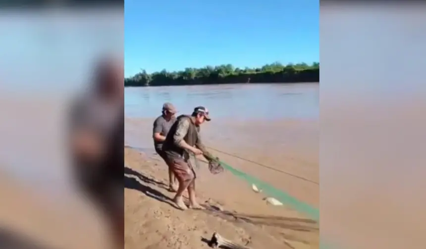 Pesca sorprende en Puerto Paila: Pescadores llenan sus redes en 30 segundos 