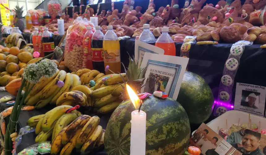 Bolivia celebra Todos Santos con mesas más pequeñas y filas por combustibles 