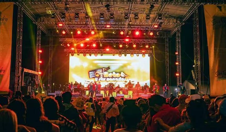 Atacan a balazos al cantante de un grupo musical antes de un concierto en México