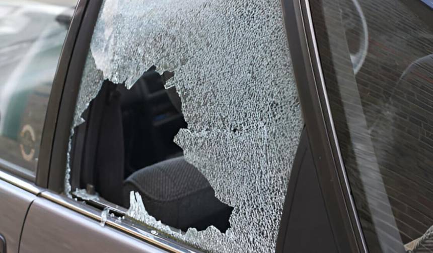 Granizos destrozan vidrios de autos y provocan daños materiales 
