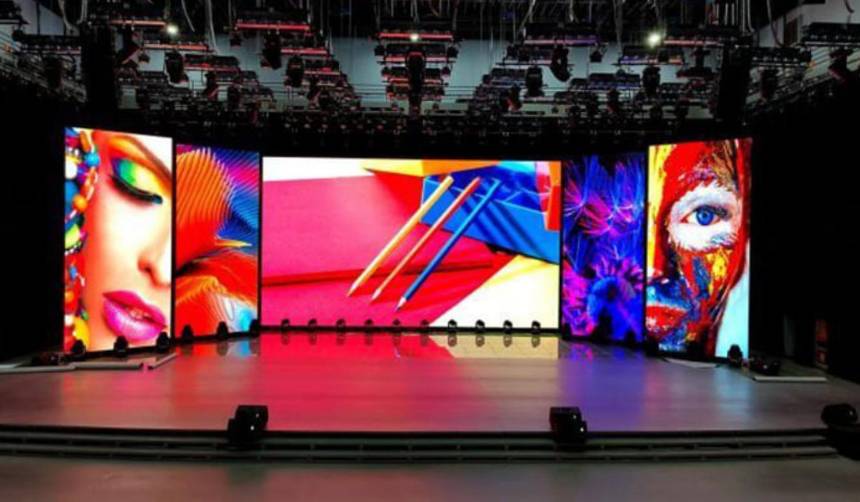 Tensión en un concurso de baile: Una pantalla LED cae sobre un grupo de bailarinas 